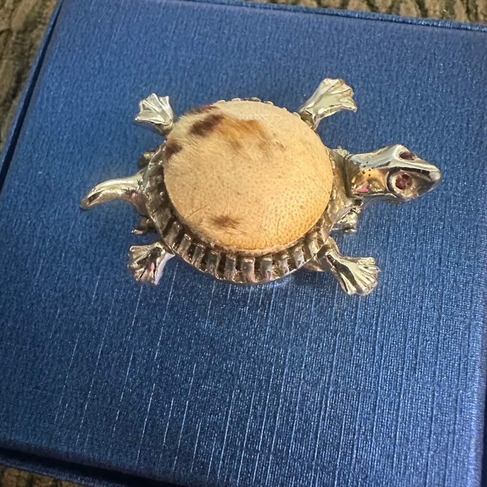 Vintage Hinged Faux fur Backed Turtle Brooch. Silver tone.missing pin closure.